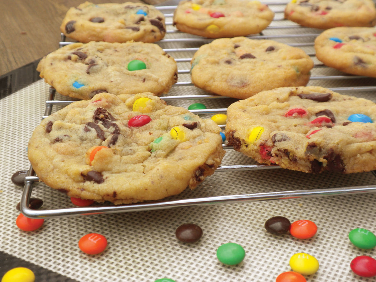 I m cookie cookie. M&M cookies. Печенье с м м's рецепт. Печенья с m m's PNG. Cookies from Oven.